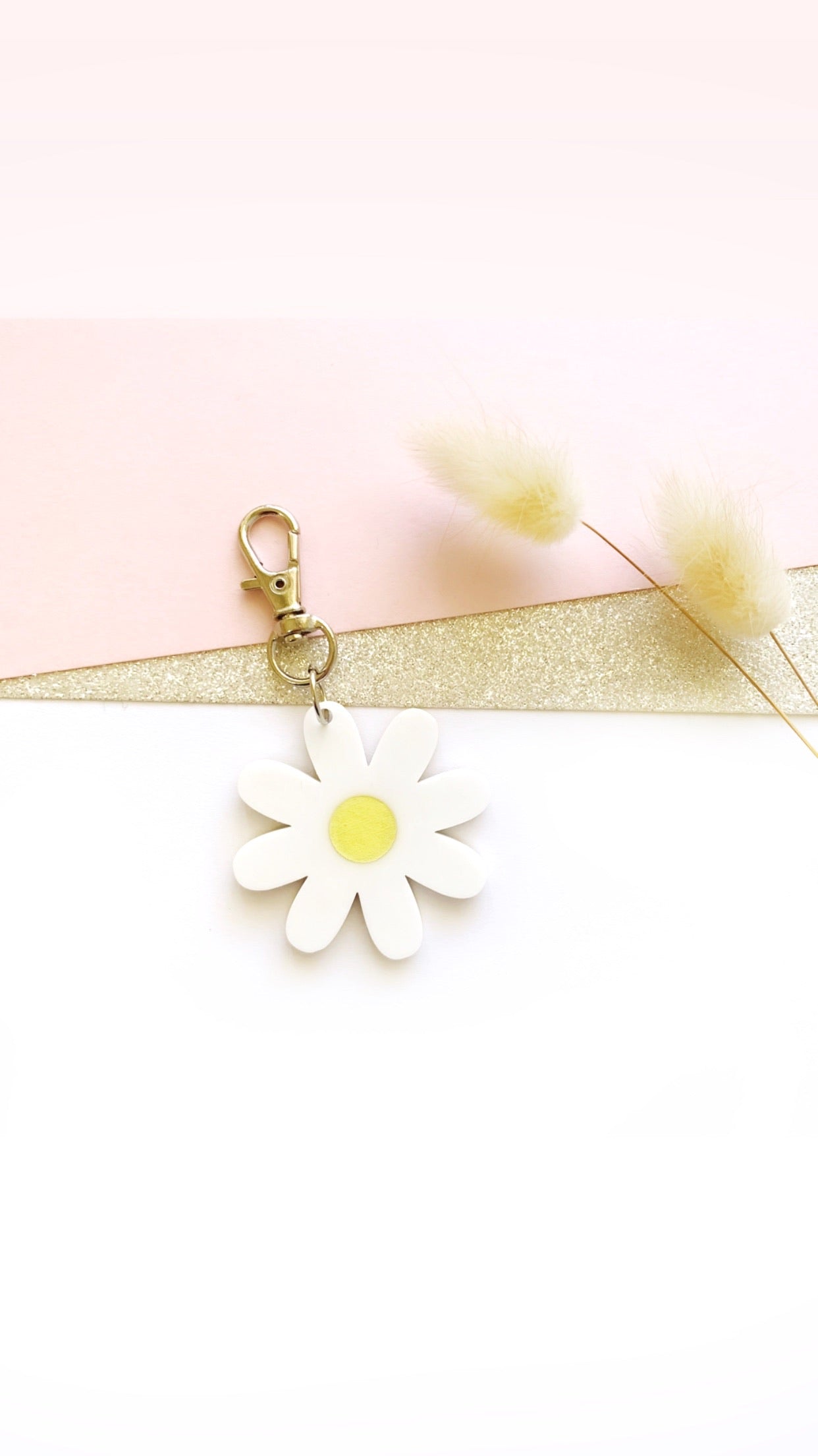 White Daisy Keyring