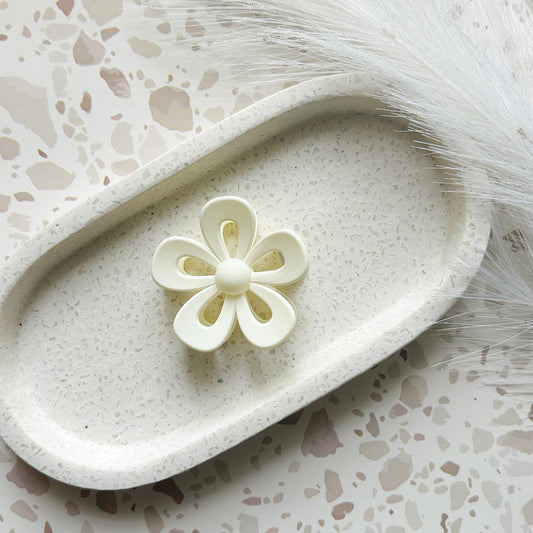 Cream Daisy Claw Clip